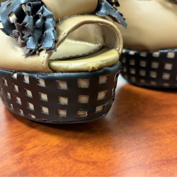 Two Lips retro style ankle strap platforms. - Picture 6 of 10